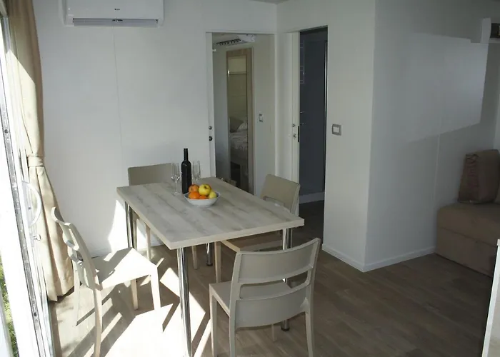 Pribjeći Queen 42 Premium *